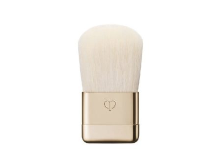 Clé de Peau Beauté The Luminizing Face Enhancer Brush For Sale